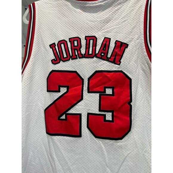Authentic Vintage 1995-1996 Michael Jordan Chicago Bulls Jersey Size Large (44) - Picture 7 of 9